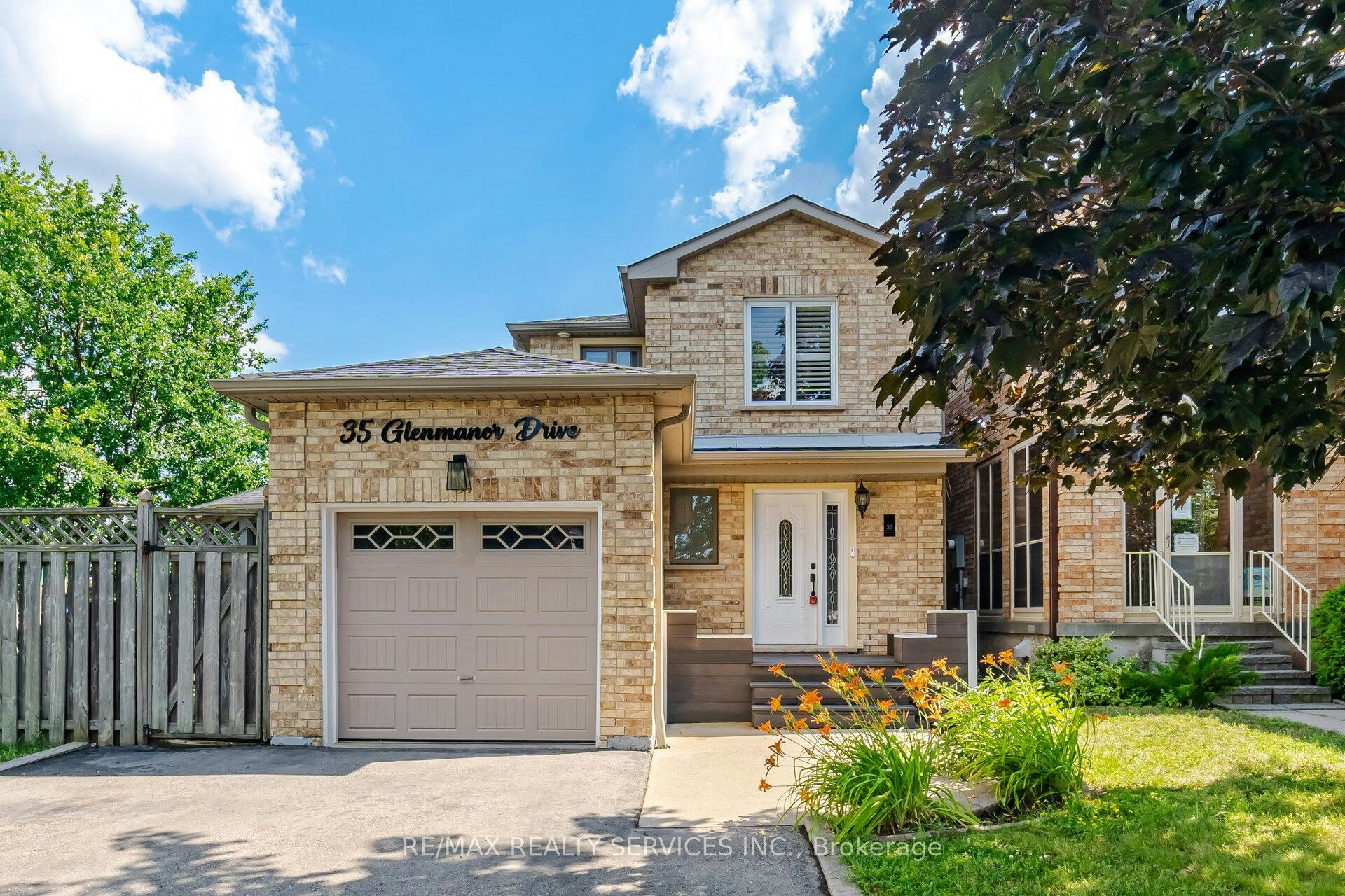 35 Glenmanor Drive, Brampton, ON, L6Z 3Z1