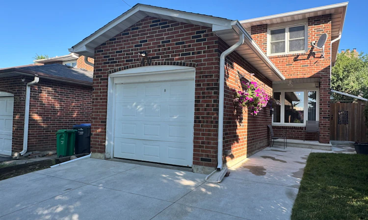 40 Maplehurst Square
