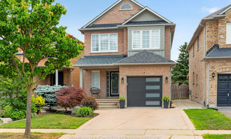 7 Emily Carr Crescent