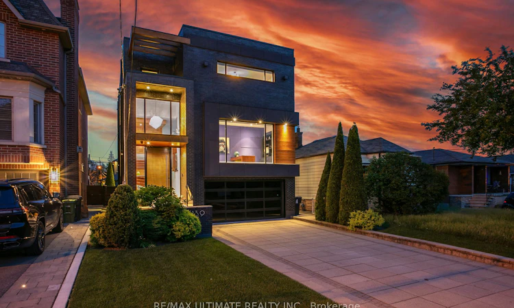 1139 Glengrove Avenue W