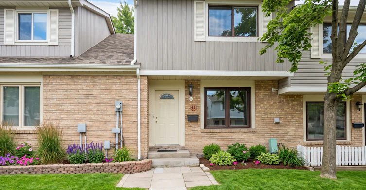 41-98 Falconer Drive, Mississauga, ON, L5N 1Y2