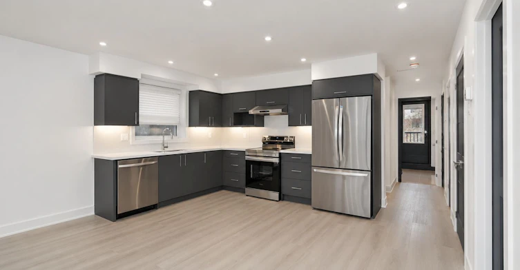 5-230 Boon Avenue, Toronto, ON, M6E 3Z8 - 5
