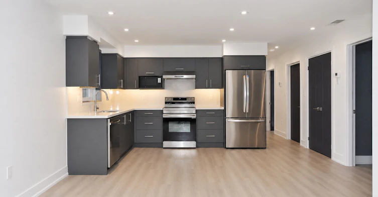 5-230 Boon Avenue, Toronto, ON, M6E 3Z8 - 4