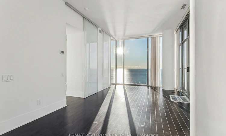 2805-103 The Queensway N/A