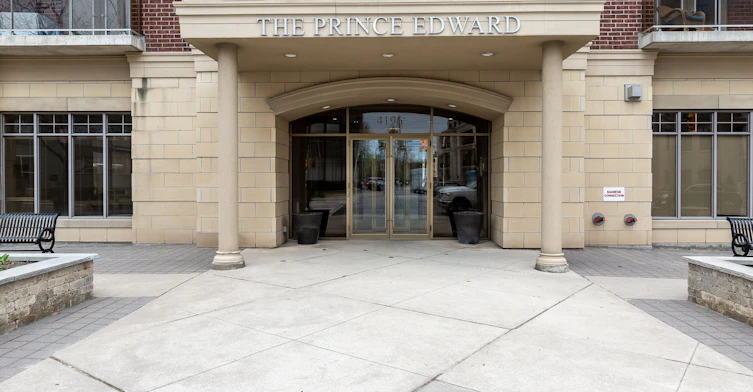 209-4196 Dundas Street W, Toronto, ON, M8X 1Y6 - 4
