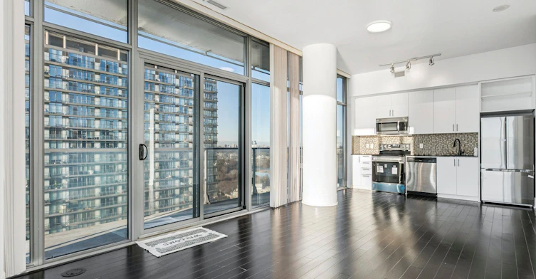 2805-103 The Queensway N/A, Toronto, ON, M6S 5B3 - 5