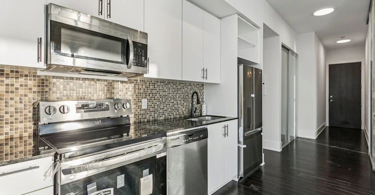 2805-103 The Queensway N/A, Toronto, ON, M6S 5B3 - 9