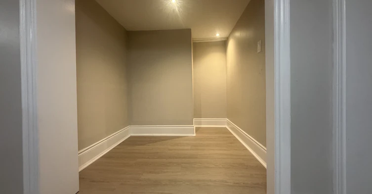 lower level-3 Tyrone Avenue, Toronto, ON, M6M 2K4 - 12