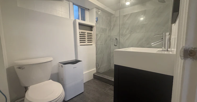lower level-3 Tyrone Avenue, Toronto, ON, M6M 2K4 - 6