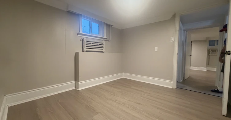 lower level-3 Tyrone Avenue, Toronto, ON, M6M 2K4 - 9