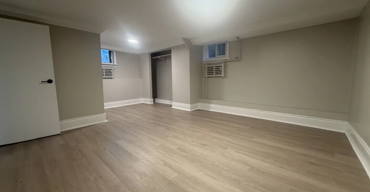 lower level-3 Tyrone Avenue, Toronto, ON, M6M 2K4 - 4