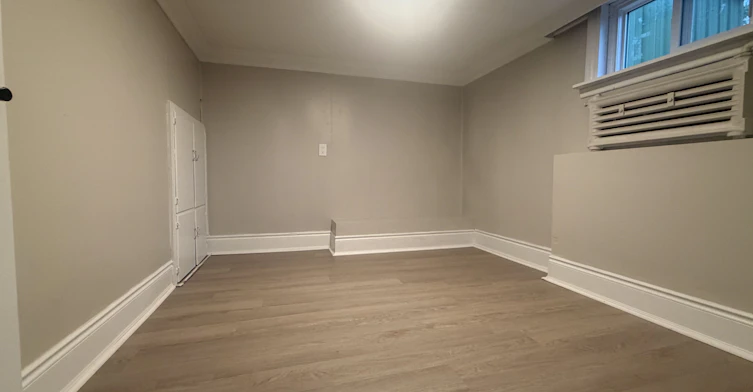 lower level-3 Tyrone Avenue, Toronto, ON, M6M 2K4 - 8