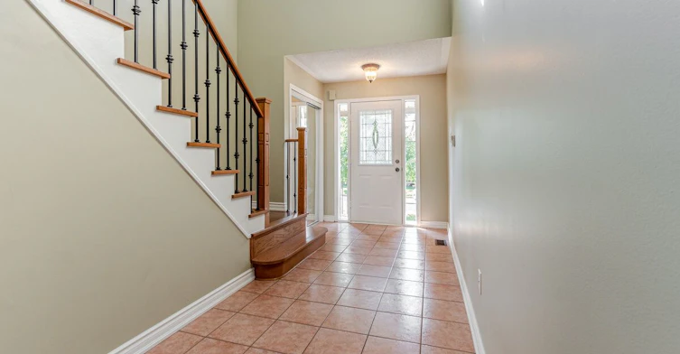 5135 Falconcrest Drive, Burlington, ON, L7L 6K4 - 3
