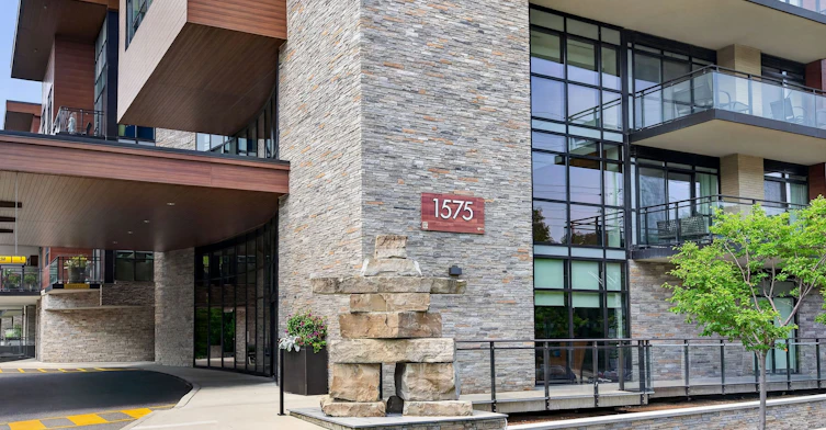 340-1575 Lakeshore Road W, Mississauga, ON, L5J 1J4