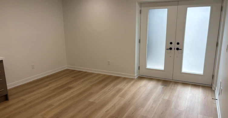 Lower-249 Silverthorn Avenue, Toronto, ON, M6N 3K2 - 4