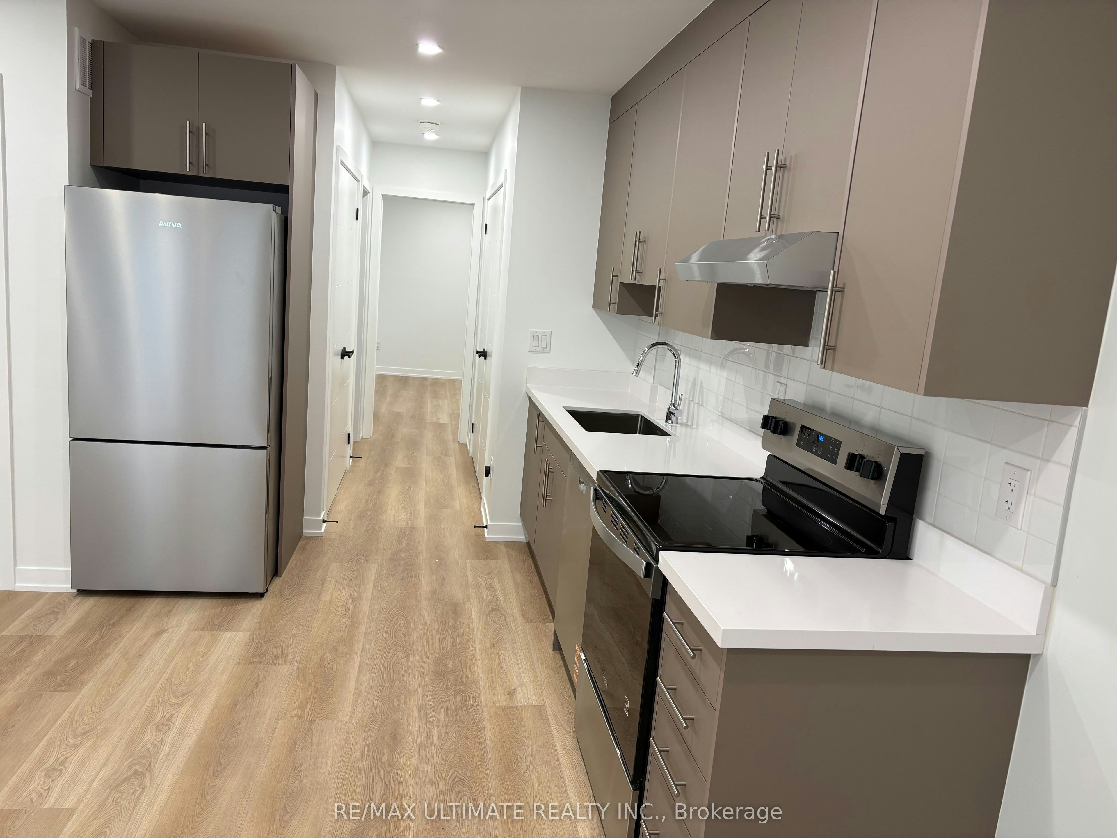 Lower-249 Silverthorn Avenue, Toronto, ON, M6N 3K2 - 6