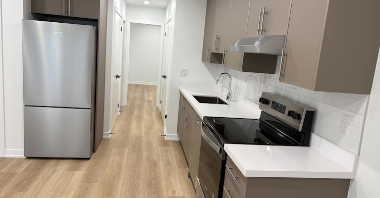 Lower-249 Silverthorn Avenue, Toronto, ON, M6N 3K2 - 6