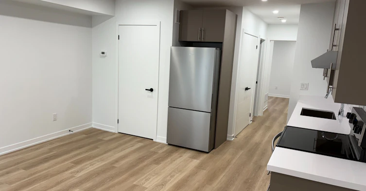 Lower-249 Silverthorn Avenue, Toronto, ON, M6N 3K2 - 5