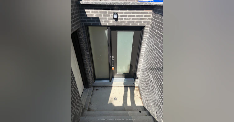 Lower-249 Silverthorn Avenue, Toronto, ON, M6N 3K2 - 2