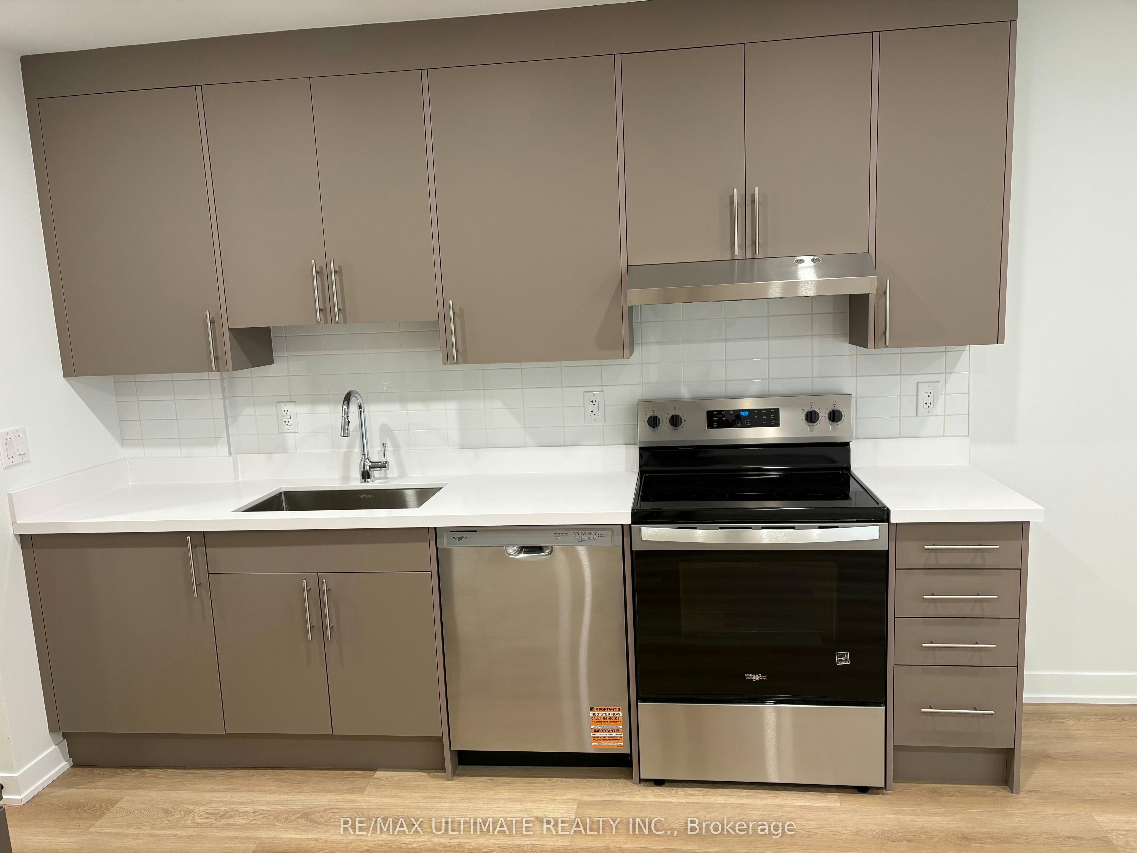 Lower-249 Silverthorn Avenue, Toronto, ON, M6N 3K2 - 7