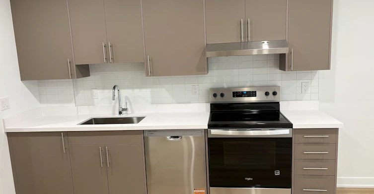 Lower-249 Silverthorn Avenue, Toronto, ON, M6N 3K2 - 7