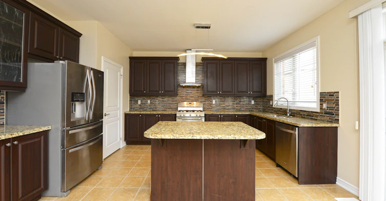 32 Fallmeadow Circle, Brampton, ON, L6Y 0Y8 - 7