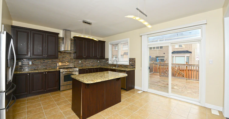 32 Fallmeadow Circle, Brampton, ON, L6Y 0Y8 - 8