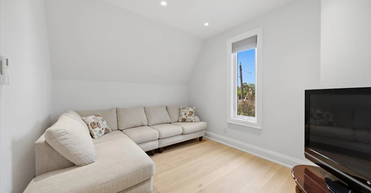 50 Rotherham Avenue, Toronto, ON, M6M 1M2 - 15
