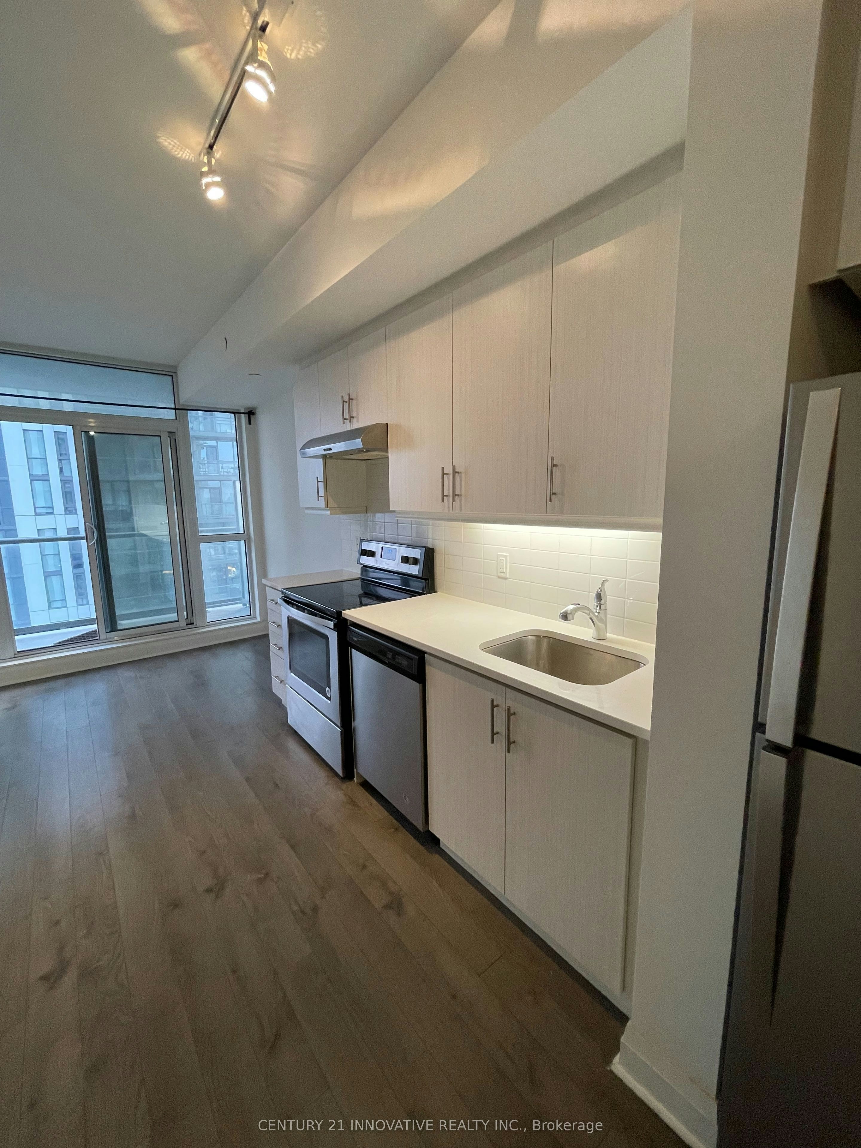 910-17 Zorra Street, Toronto, ON, M8Z 0C8 - 17