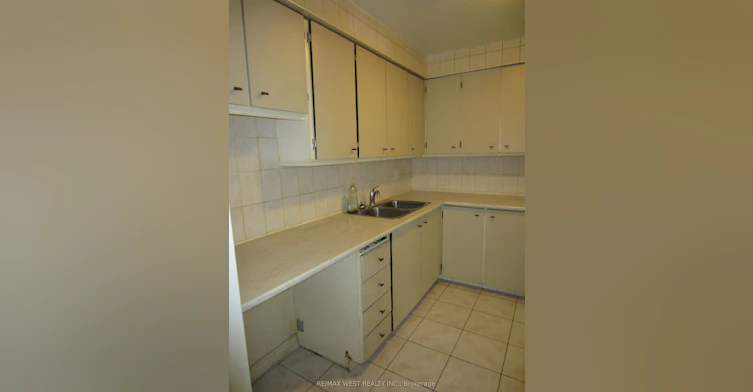 8-2965 Islington Avenue, Toronto, ON, M9L 2K8 - 2