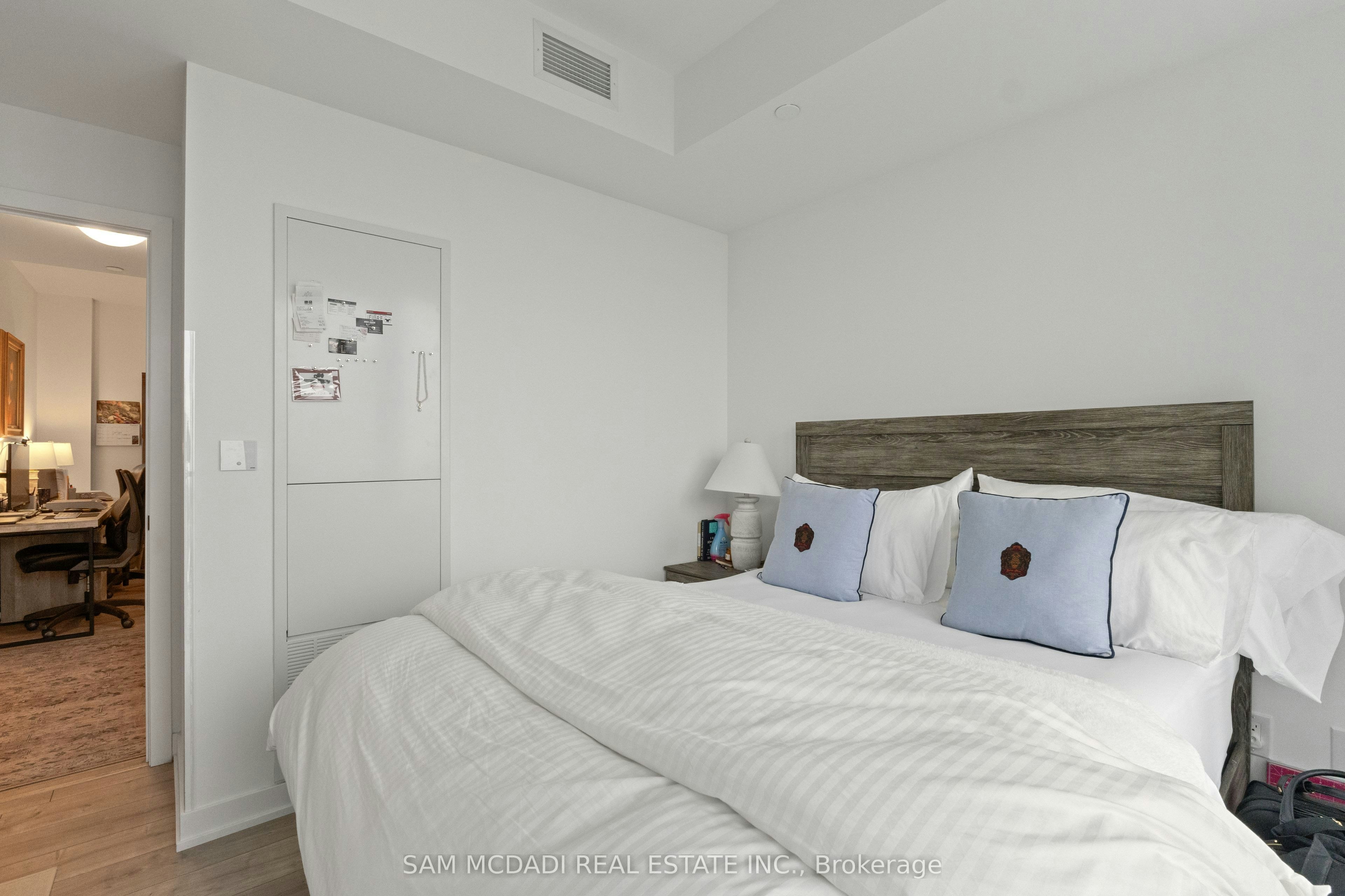 912-220 Missinnihe Way, Mississauga, ON, L5H 0A9 - 18