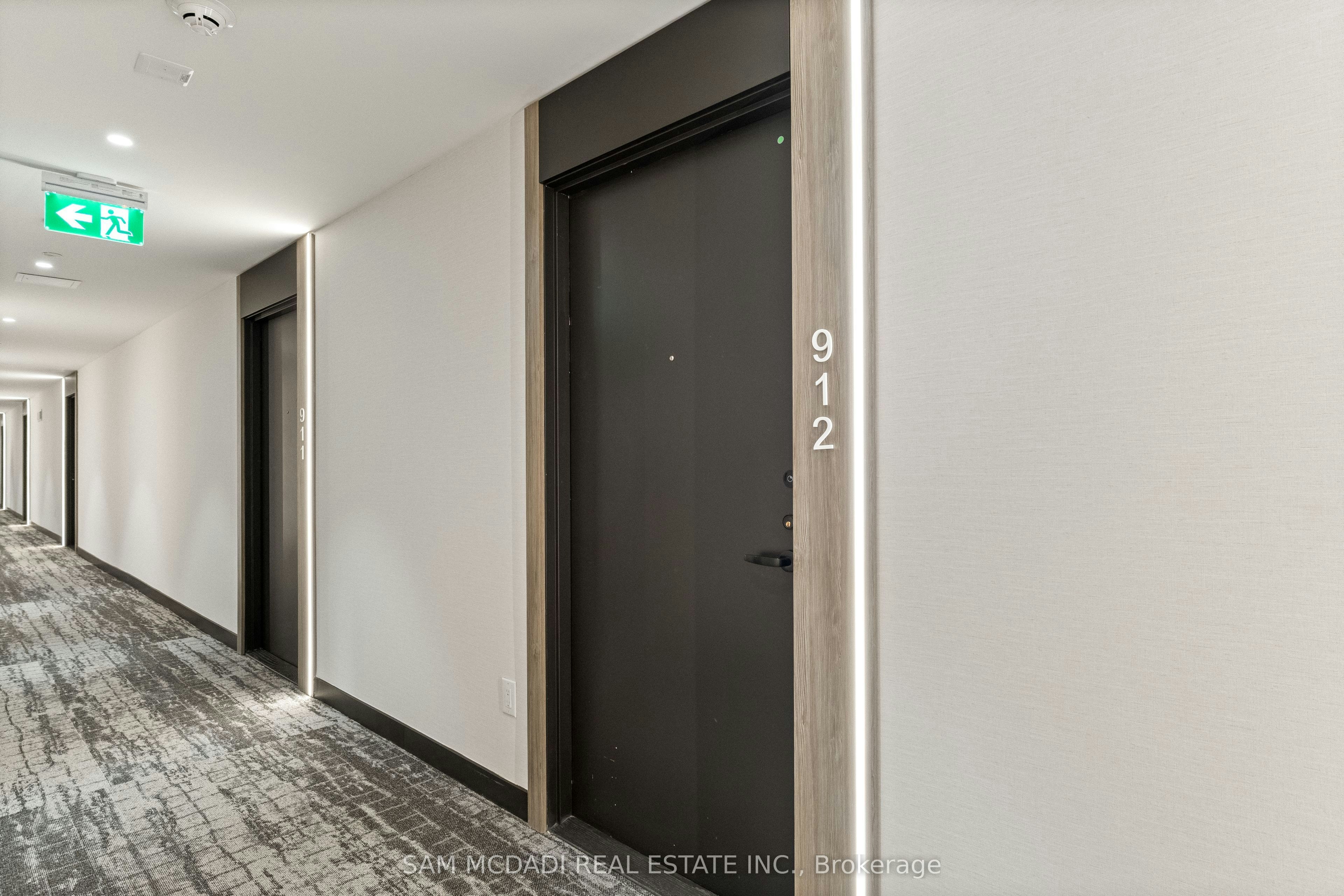 912-220 Missinnihe Way, Mississauga, ON, L5H 0A9 - 5