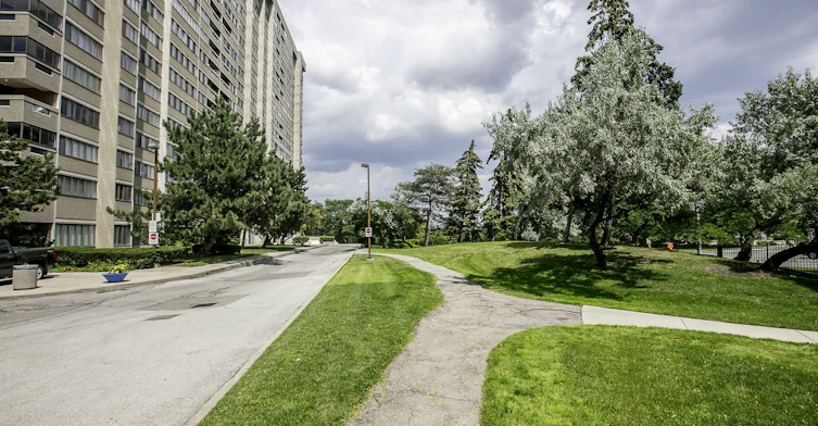 604-50 Elm Drive E, Mississauga, ON, L5A 3X2 - 4