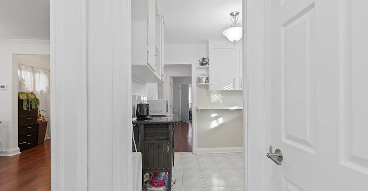 55 Hartley Avenue, Toronto, ON, M6E 4E9 - 5