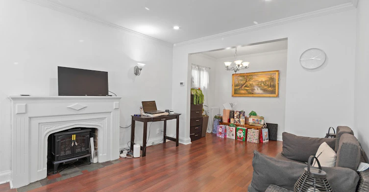 55 Hartley Avenue, Toronto, ON, M6E 4E9 - 6