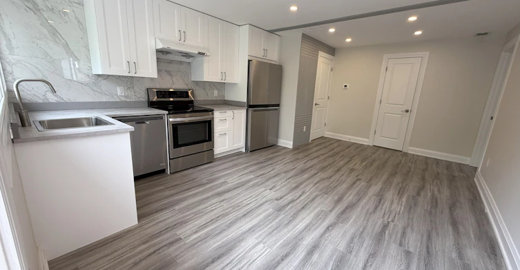 Garden Suite-382 Burnhamthorpe Road, Toronto, ON, M9B 2A6 - 2
