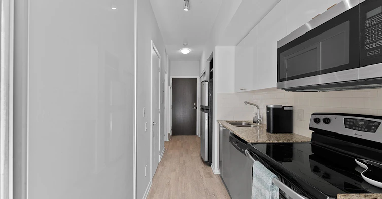 1307-103 The Queensway Avenue, Toronto, ON, M6S 5B3 - 9