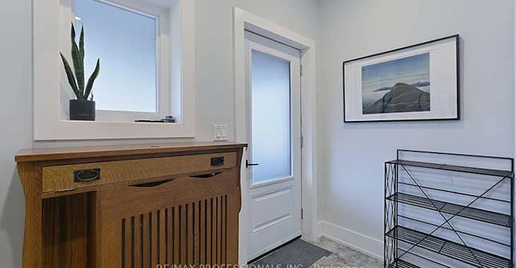 3rd Fl-23 Radford Avenue, Toronto, ON, M6R 1Z5 - 2