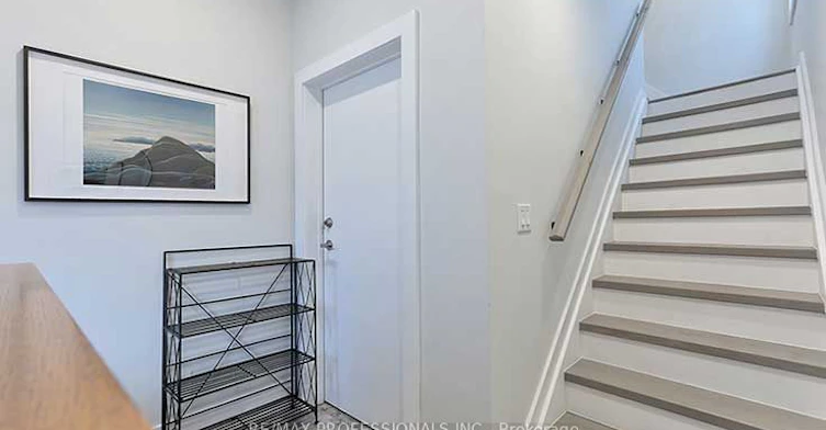 3rd Fl-23 Radford Avenue, Toronto, ON, M6R 1Z5 - 3