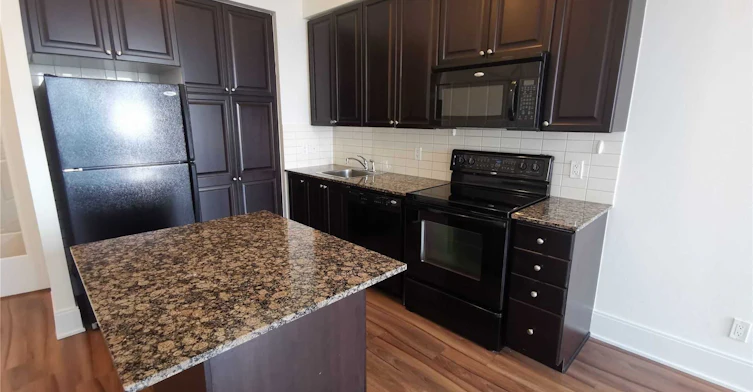 PH01-330 Burnhamthorpe Road W, Mississauga, ON, L5B 0E1 - 2