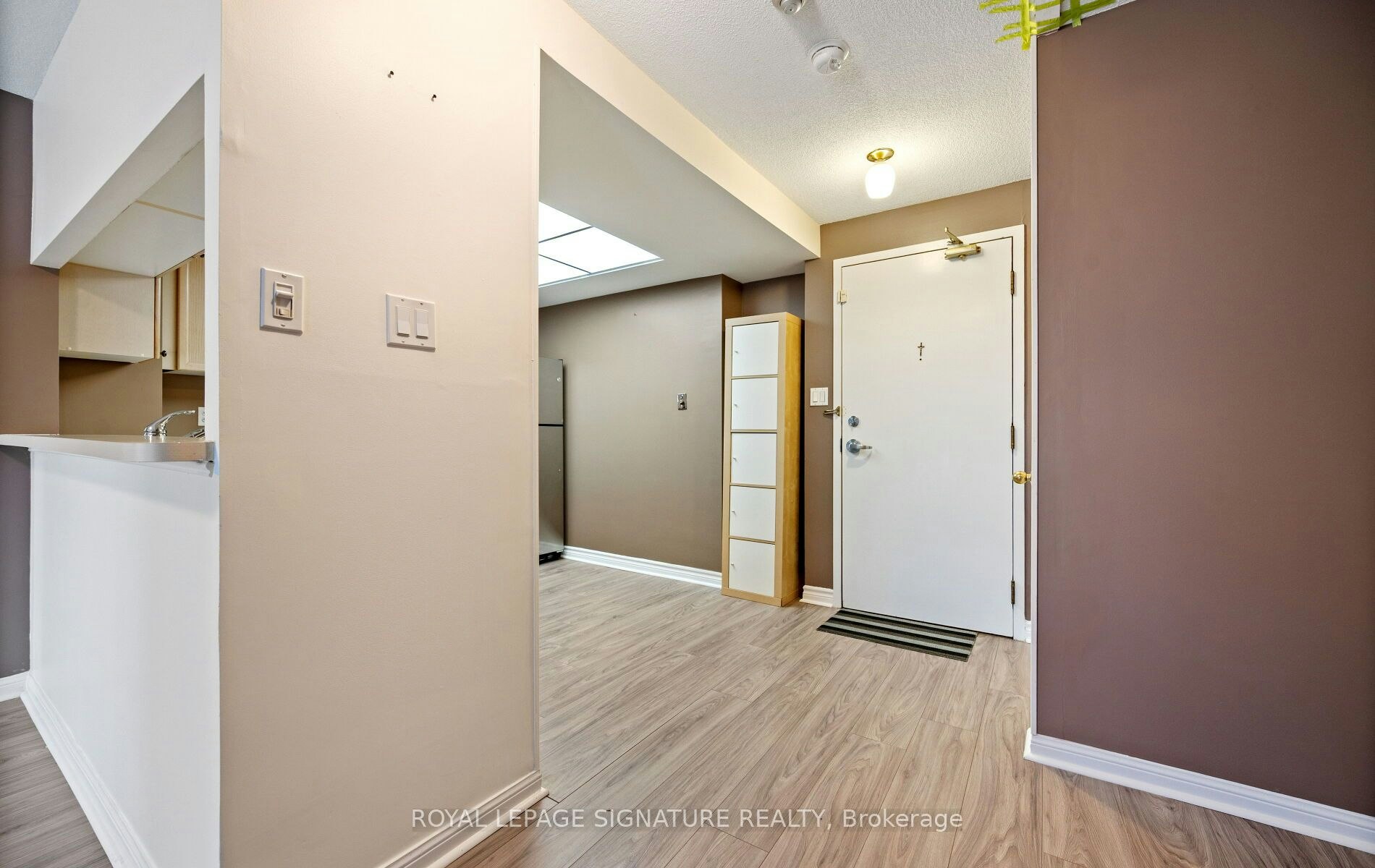 102-101 Subway Crescent, Toronto, ON, M9B 6K4 - 13