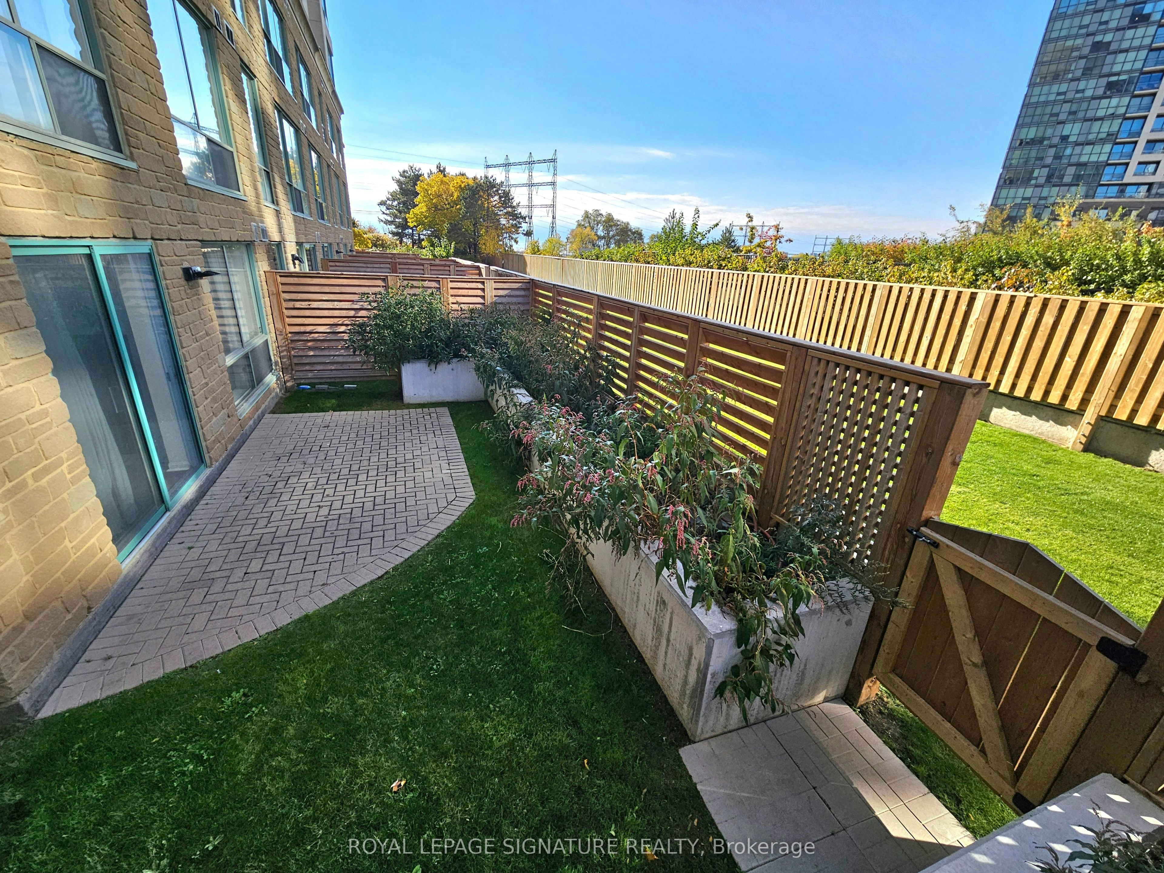 102-101 Subway Crescent, Toronto, ON, M9B 6K4 - 18