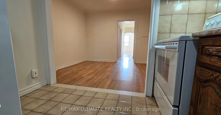 2nd floor-568 Rogers Avenue, Toronto, ON, M6M 1B6 - 8