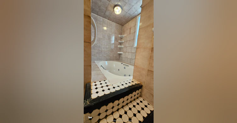 2nd floor-568 Rogers Avenue, Toronto, ON, M6M 1B6 - 17