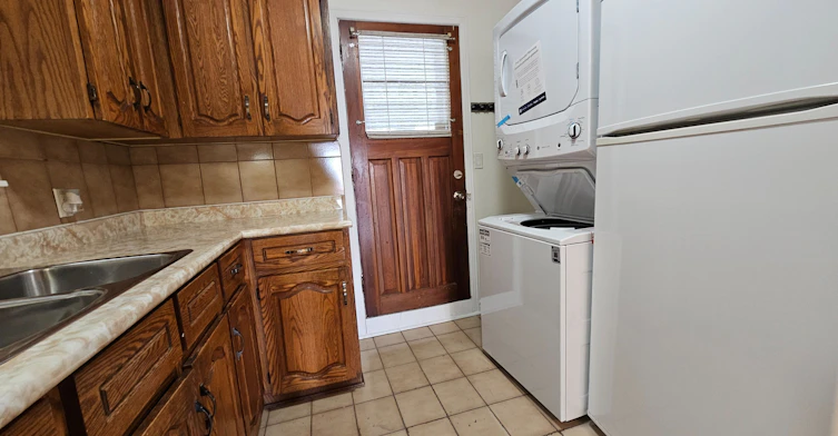 2nd floor-568 Rogers Avenue, Toronto, ON, M6M 1B6 - 5
