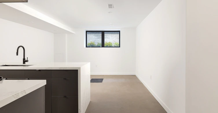 Unit #4-86 Lansdowne Avenue, Toronto, ON, M6K 2V9 - 4