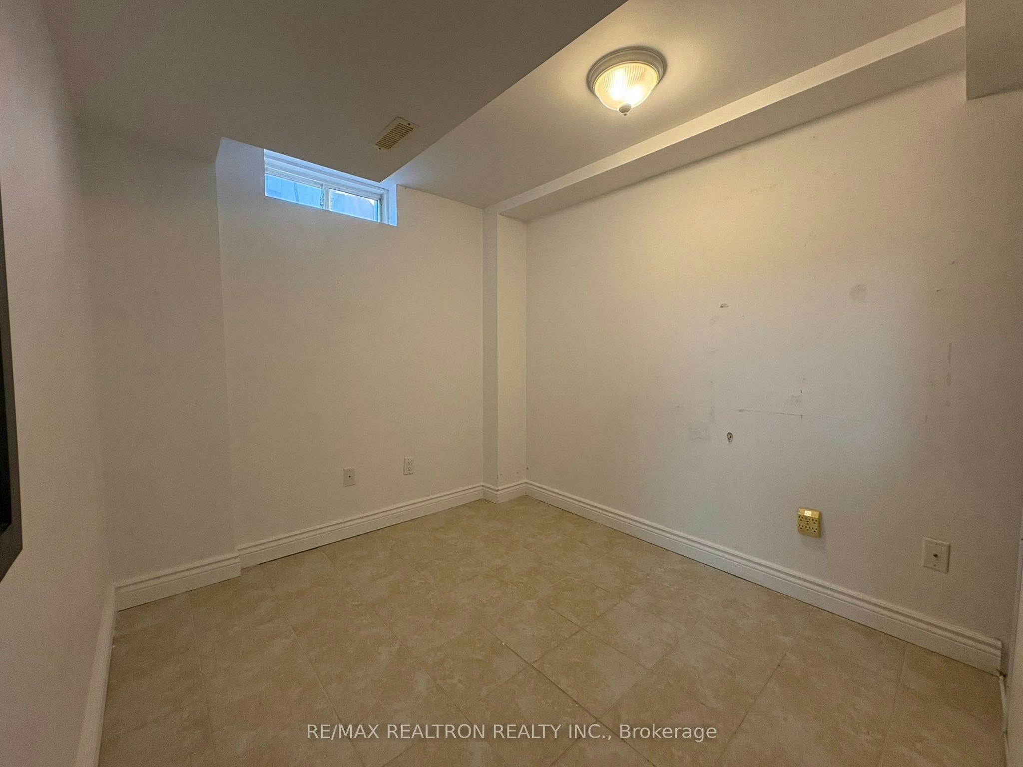 BSMT-11 Norman Wesley Way, Toronto, ON, M3M 3H3 - 5