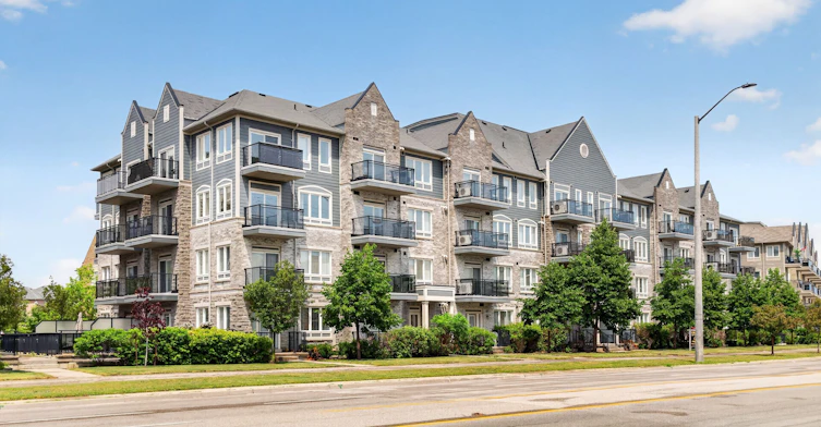 213-3075 Thomas Street, Mississauga, ON, L5M 0L8