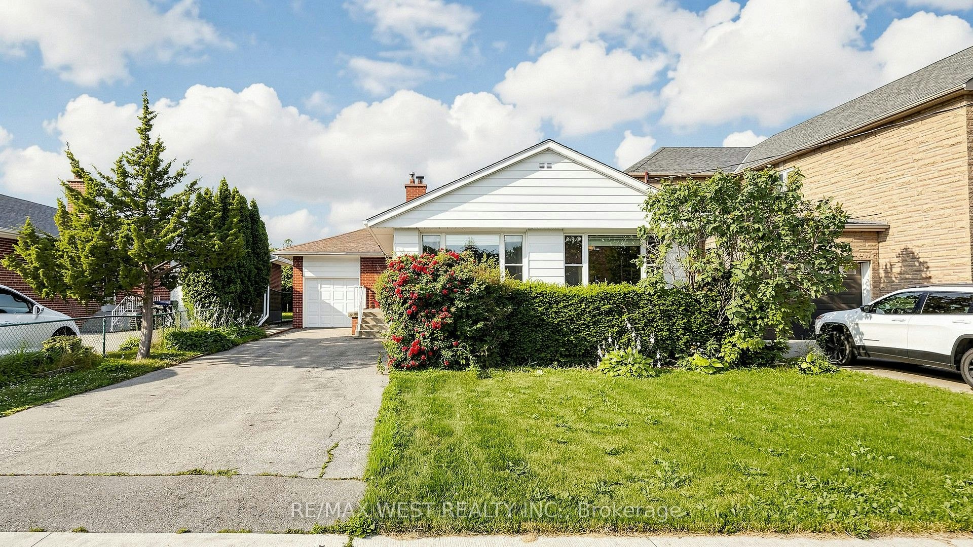 32 Allonsius Drive, Toronto, ON, M9C 3N5