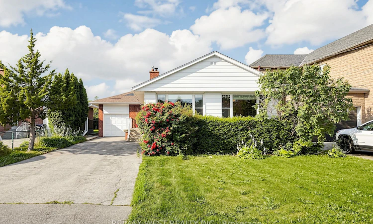 32 Allonsius Drive